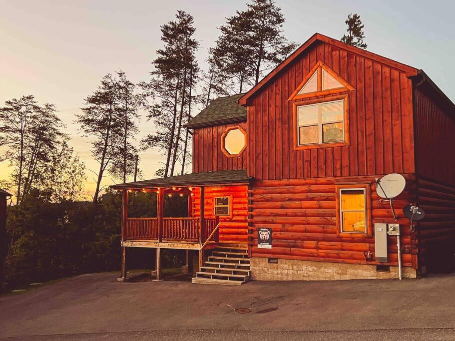 Indoor Private Pool Cabin Near Dollywood, Sleeps 12, Game Loft, Hot Tub, 5 Star Rated