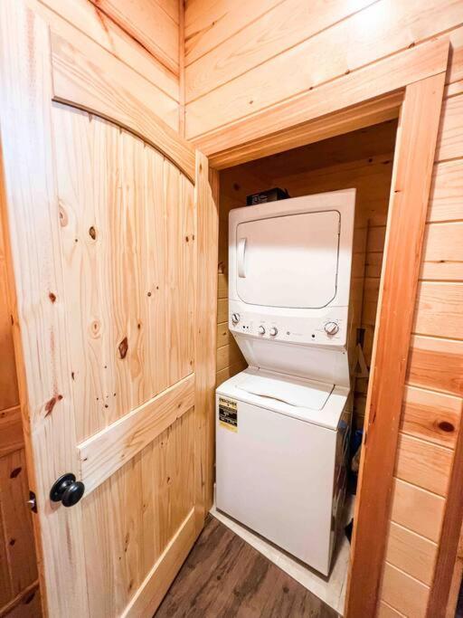Indoor Private Pool Cabin Near Dollywood, Sleeps 12, Game Loft, Hot Tub, 5 Star Rated