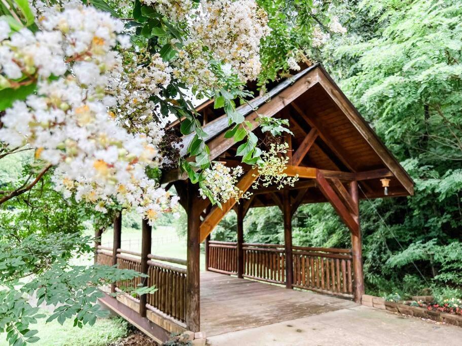 Indoor Private Pool Cabin Near Dollywood, Sleeps 12, Game Loft, Hot Tub, 5 Star Rated