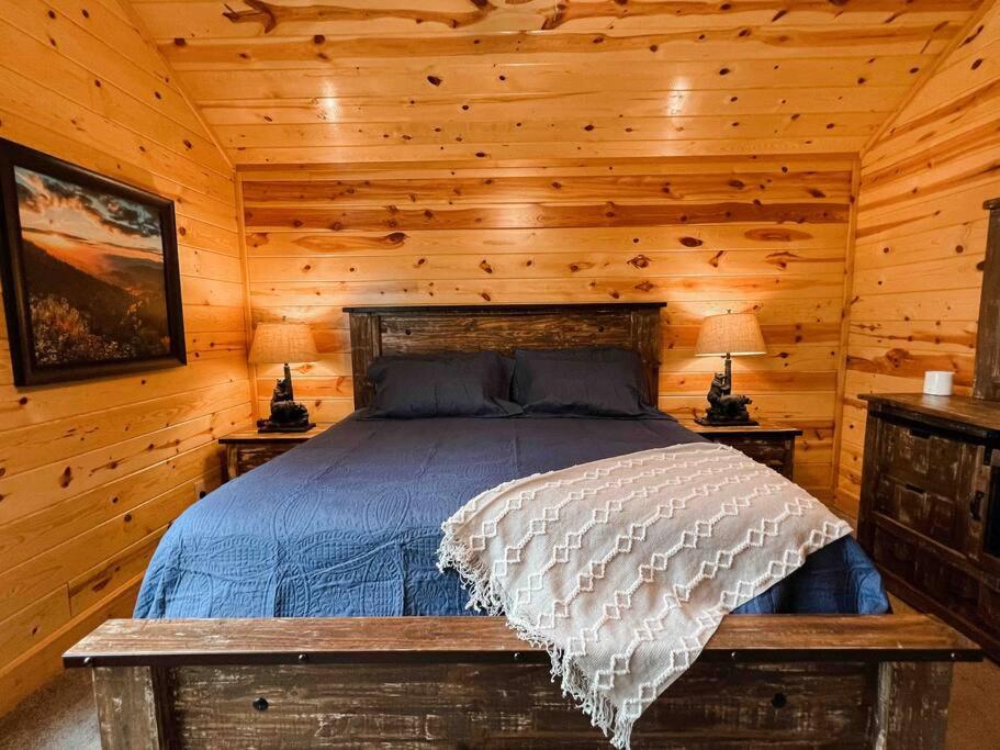 Indoor Private Pool Cabin Near Dollywood, Sleeps 12, Game Loft, Hot Tub, 5 Star Rated