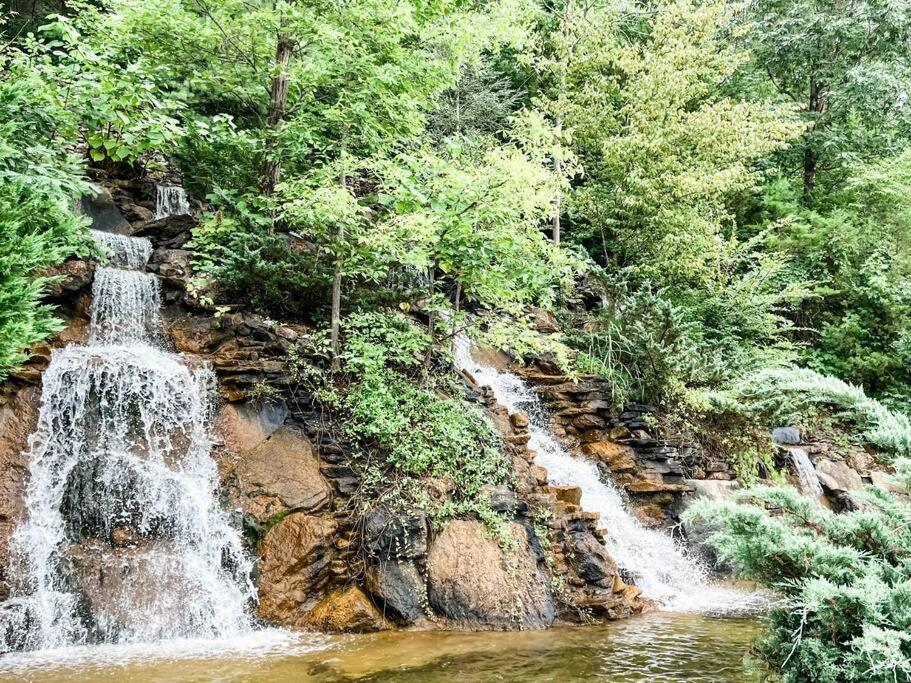 Indoor Private Pool Cabin Near Dollywood, Sleeps 12, Game Loft, Hot Tub, 5 Star Rated