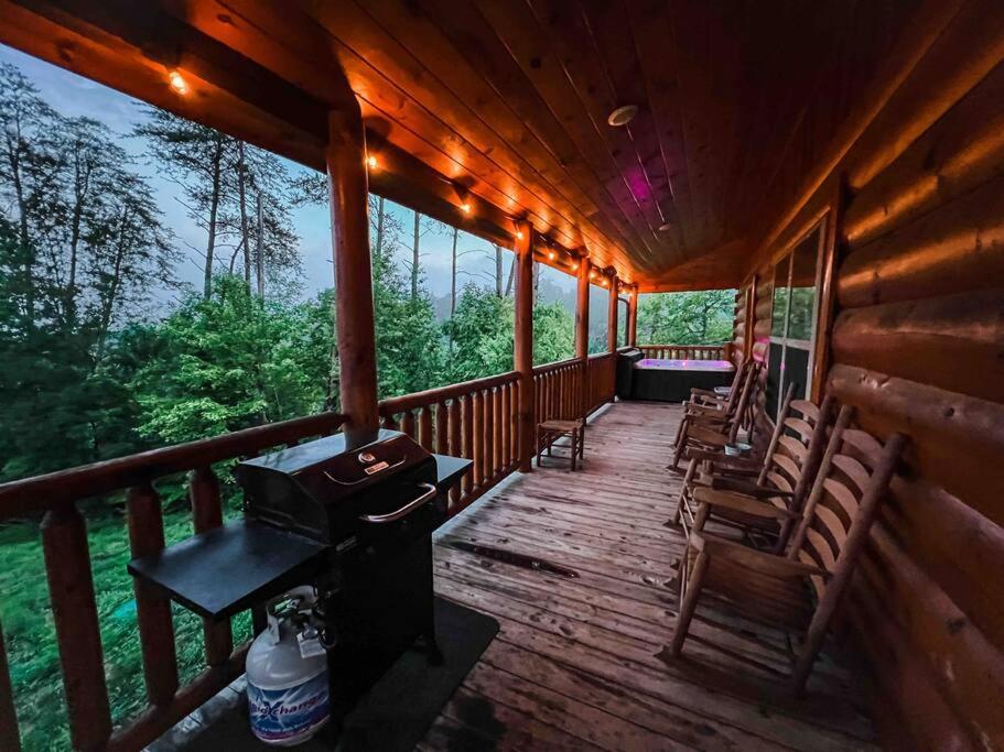 Indoor Private Pool Cabin Near Dollywood, Sleeps 12, Game Loft, Hot Tub, 5 Star Rated