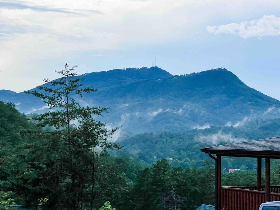 Indoor Private Pool Cabin Near Dollywood, Sleeps 12, Game Loft, Hot Tub, 5 Star Rated