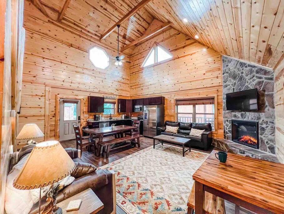 Indoor Private Pool Cabin Near Dollywood, Sleeps 12, Game Loft, Hot Tub, 5 Star Rated