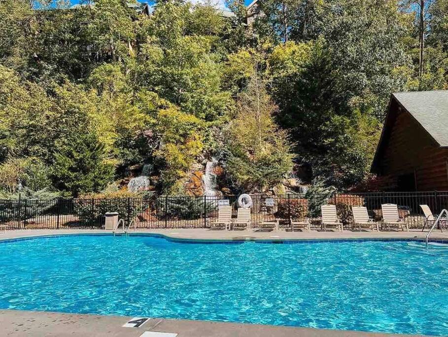 Indoor Private Pool Cabin Near Dollywood, Sleeps 12, Game Loft, Hot Tub, 5 Star Rated