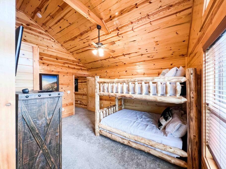 Indoor Private Pool Cabin Near Dollywood, Sleeps 12, Game Loft, Hot Tub, 5 Star Rated