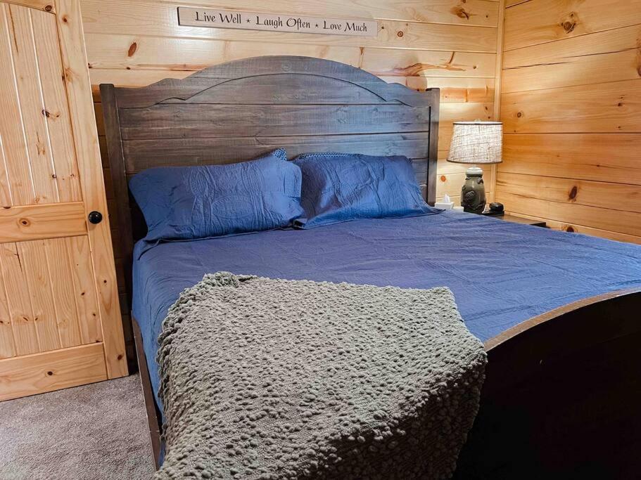 Indoor Private Pool Cabin Near Dollywood, Sleeps 12, Game Loft, Hot Tub, 5 Star Rated