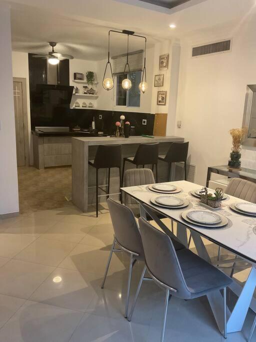 Villa-Portal al Sol, vía a la Costa, Guayaquil-EC