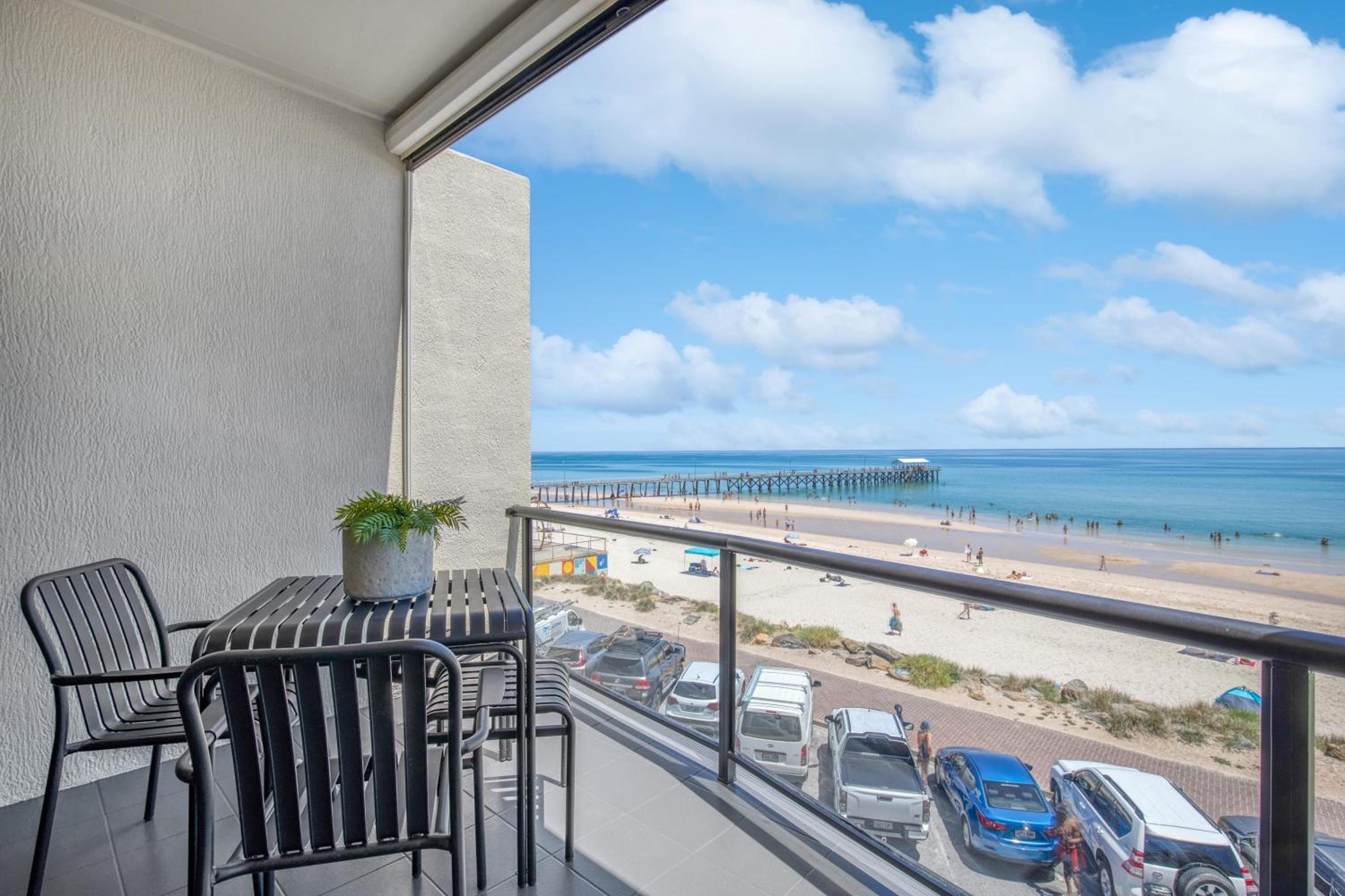 Luna's Lookout: Esplanade Henley Beach - Property Image 10