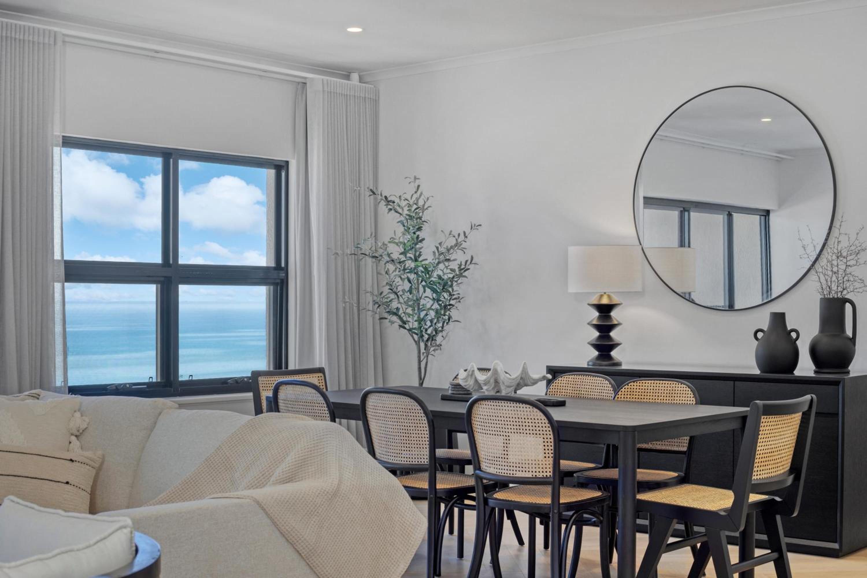 Luna's Lookout: Esplanade Henley Beach - Property Image 1