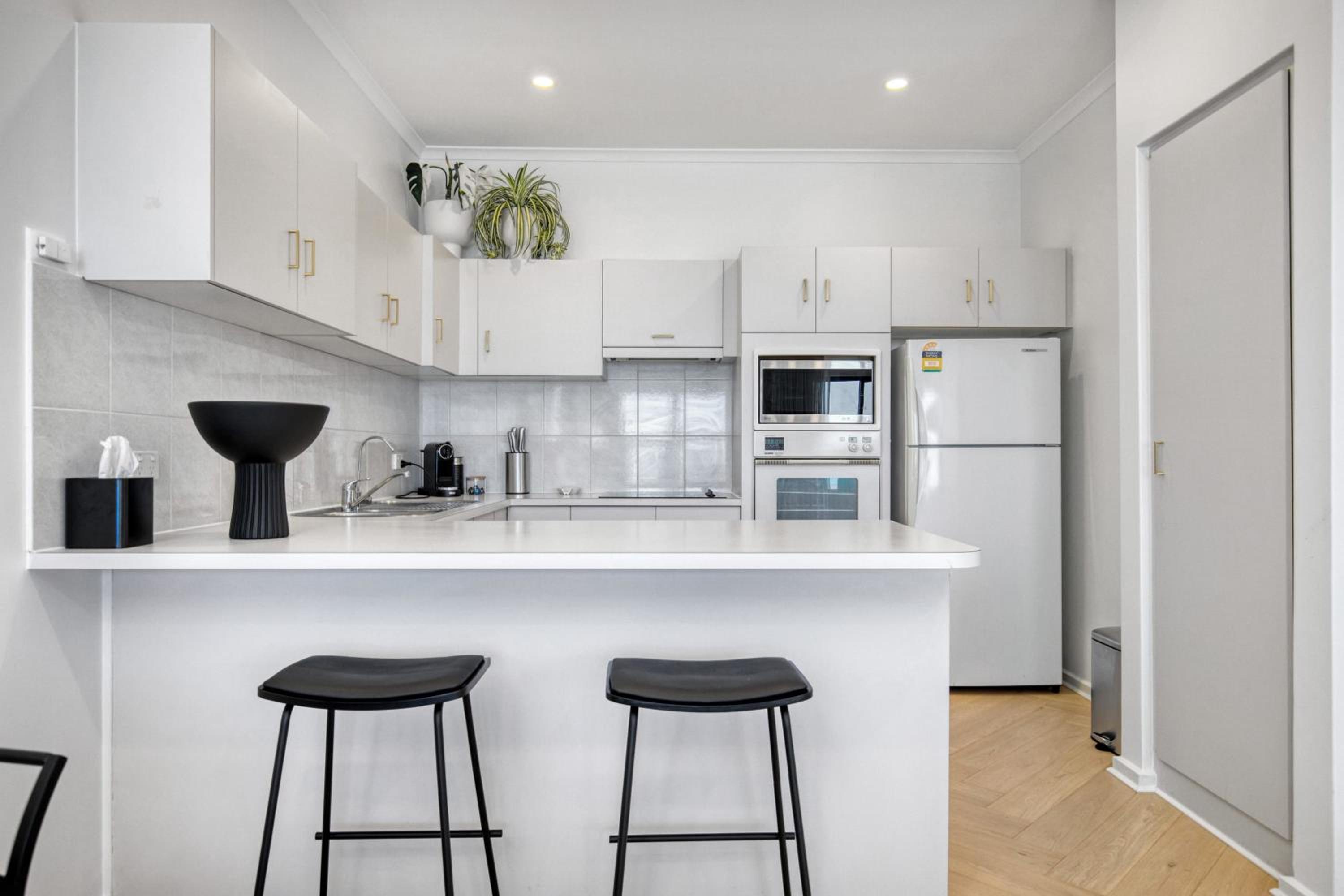 Luna's Lookout: Esplanade Henley Beach - Property Image 13