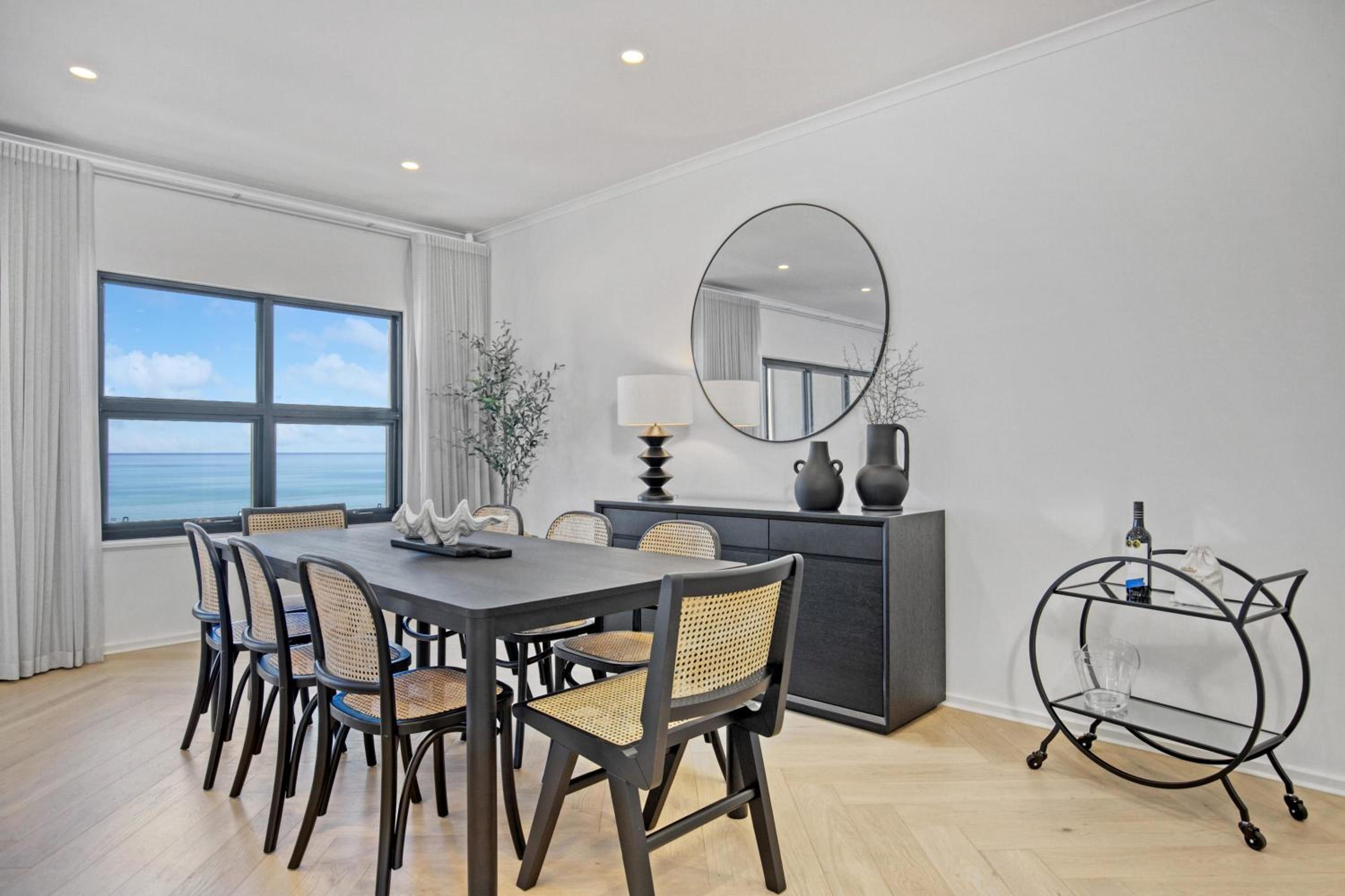 Luna's Lookout: Esplanade Henley Beach - Property Image 14