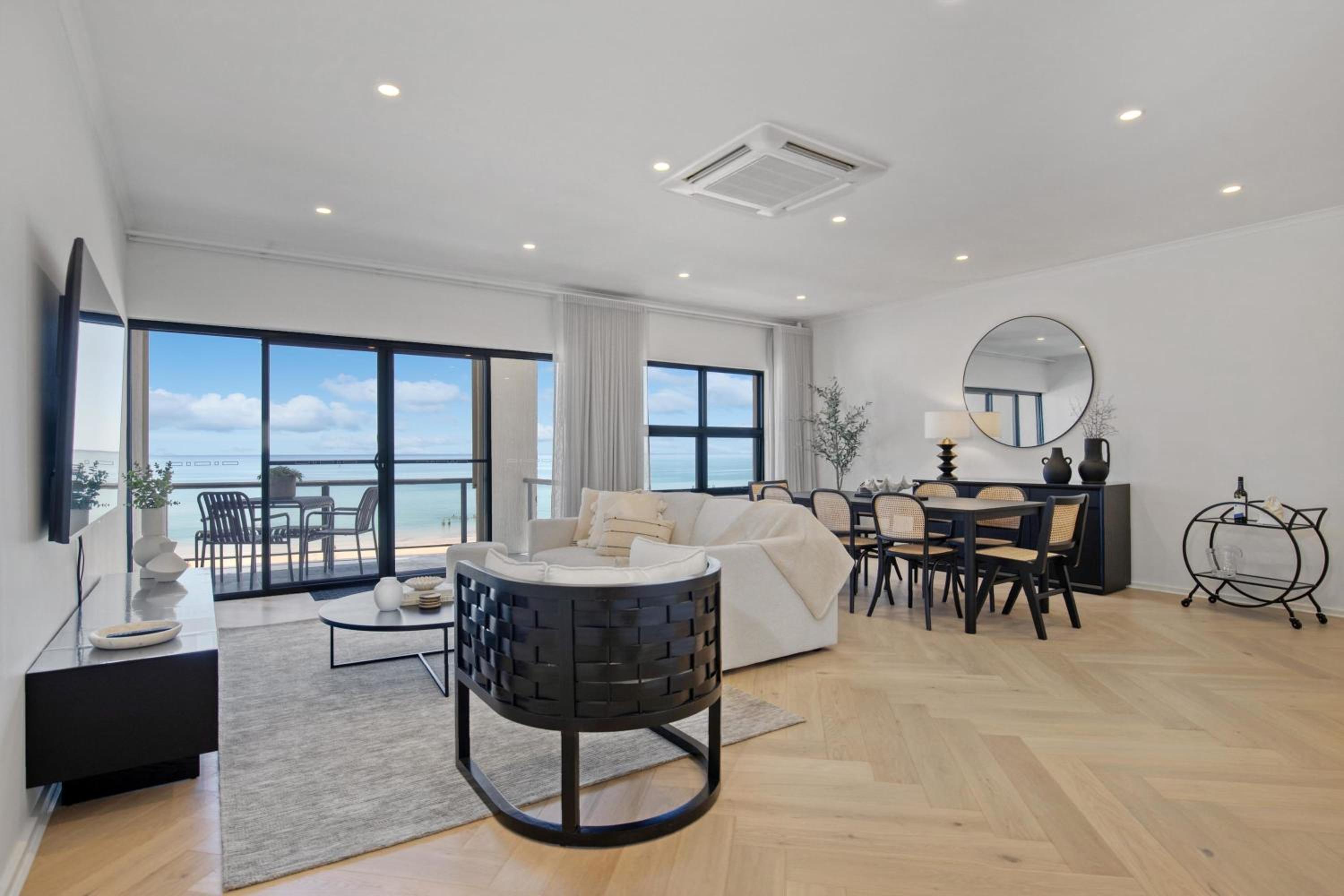 Luna's Lookout: Esplanade Henley Beach - Property Image 15