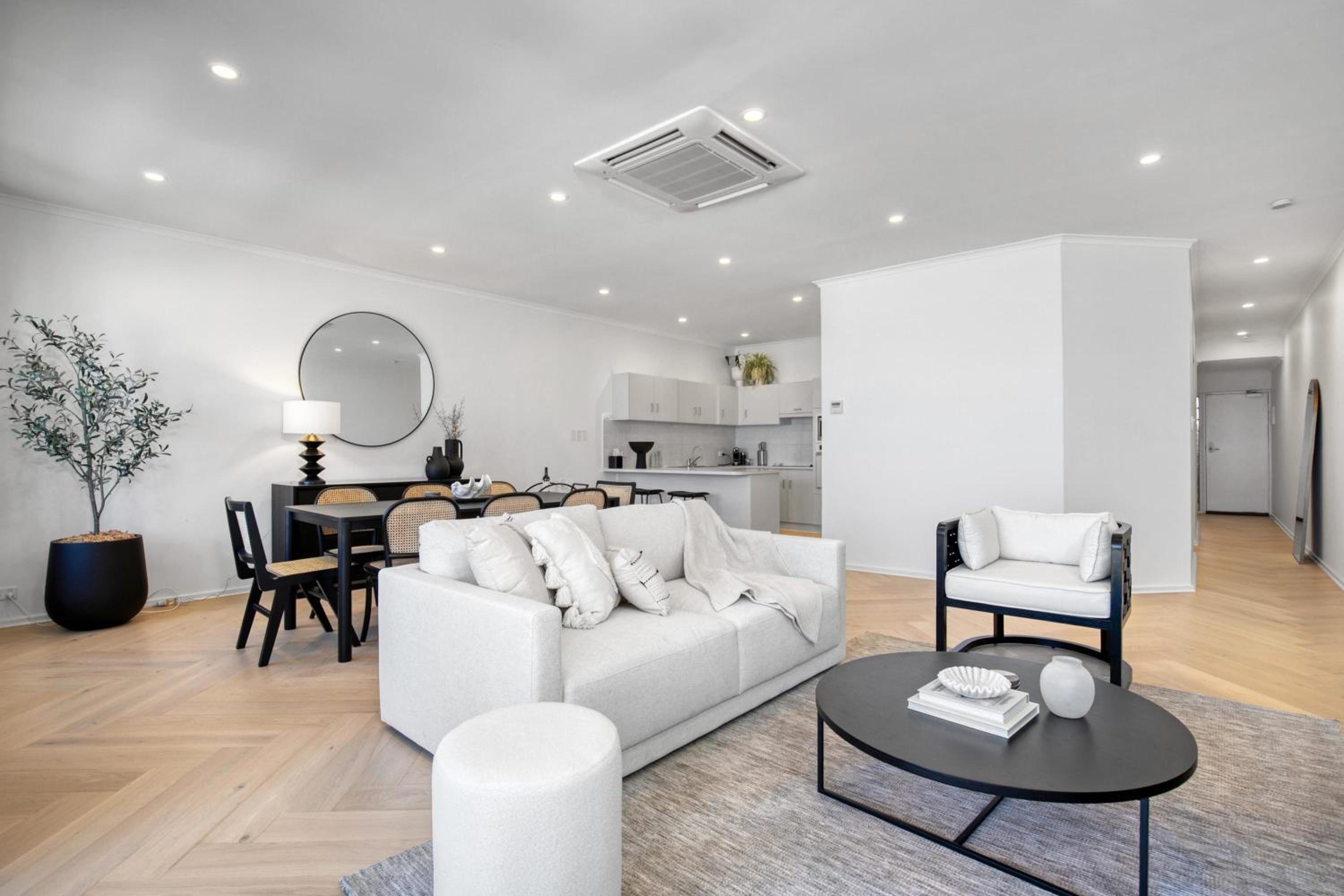 Luna's Lookout: Esplanade Henley Beach - Property Image 16