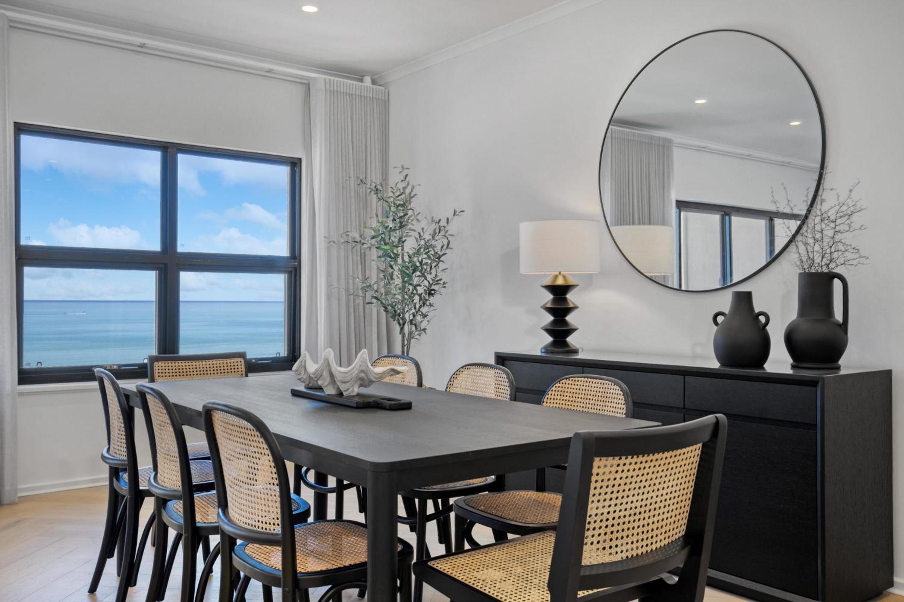 Luna's Lookout: Esplanade Henley Beach - Property Image 2