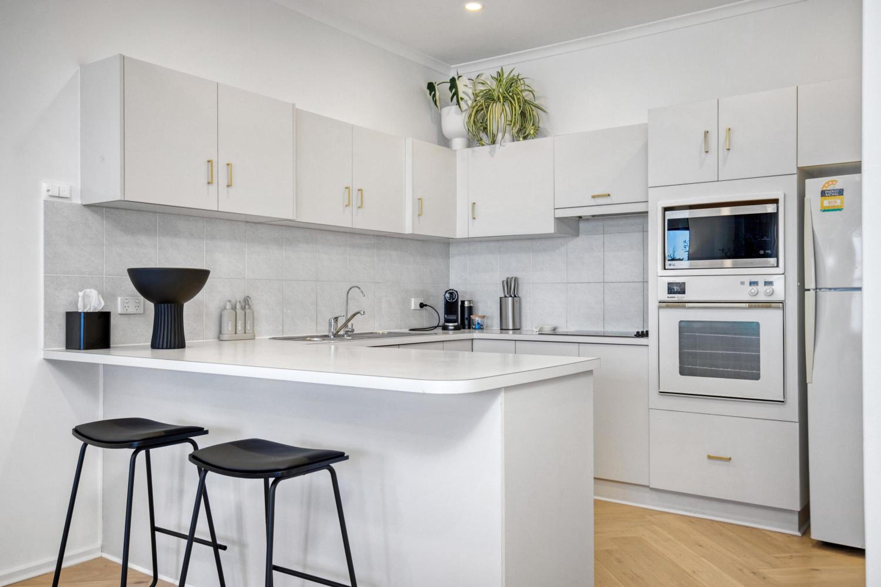 Luna's Lookout: Esplanade Henley Beach - Property Image 12