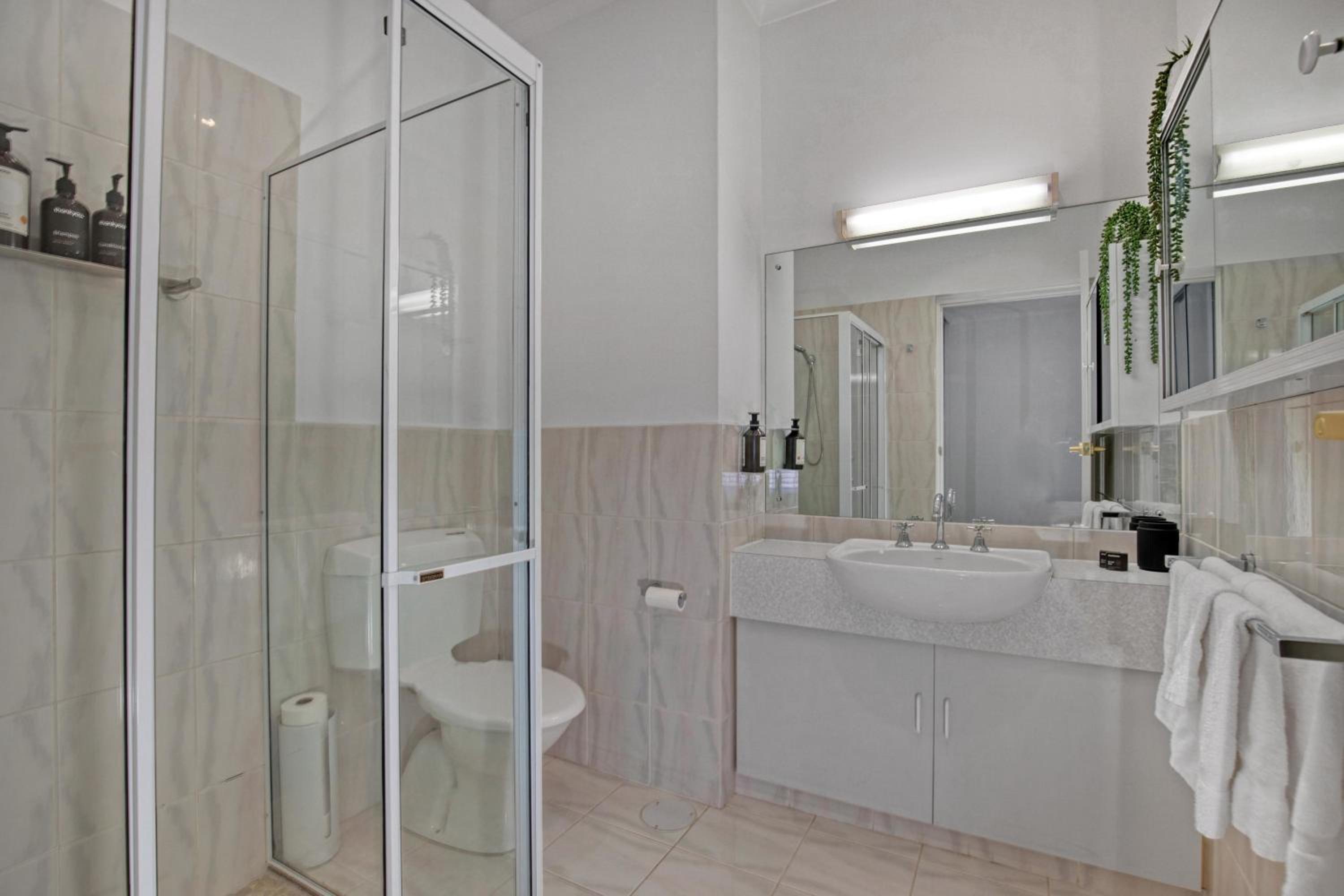 Luna's Lookout: Esplanade Henley Beach - Property Image 6