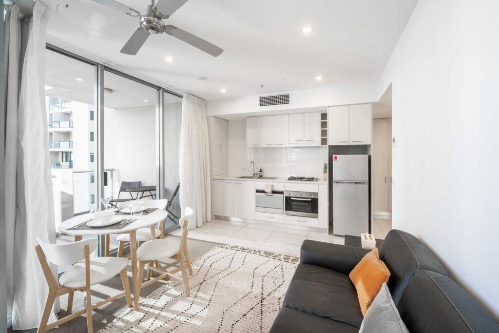 City Chic Living 1B1B Apt w/Shared Pool+BBQ+GYM