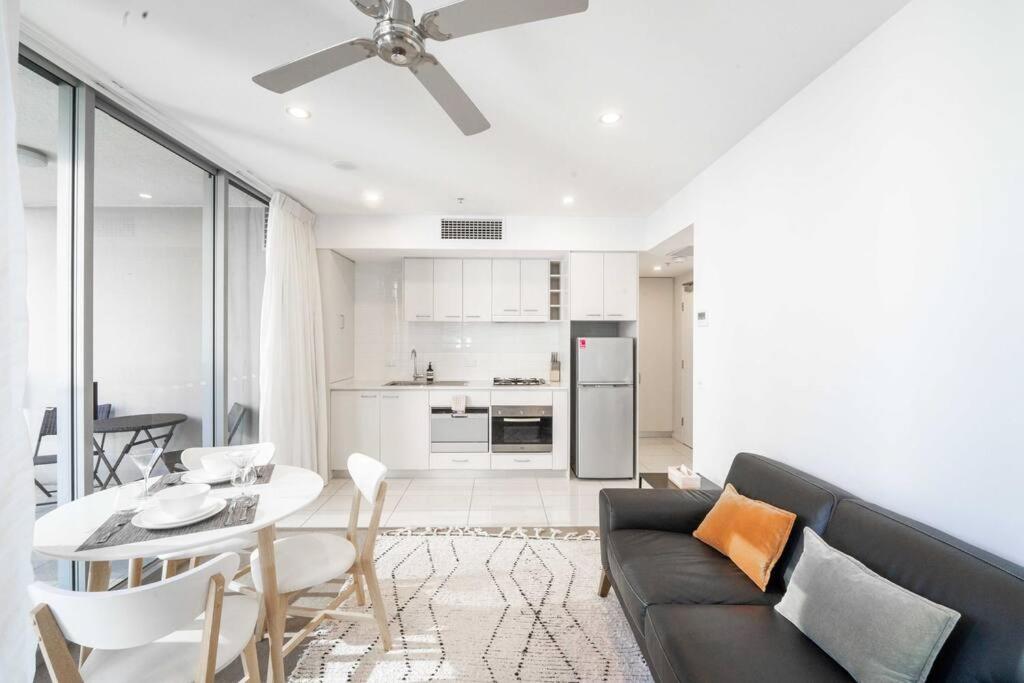 City Chic Living 1B1B Apt w/Shared Pool+BBQ+GYM