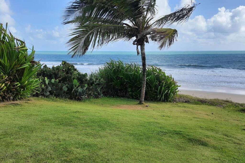 Apartamento azul no condomínio Mar de Cotovelo