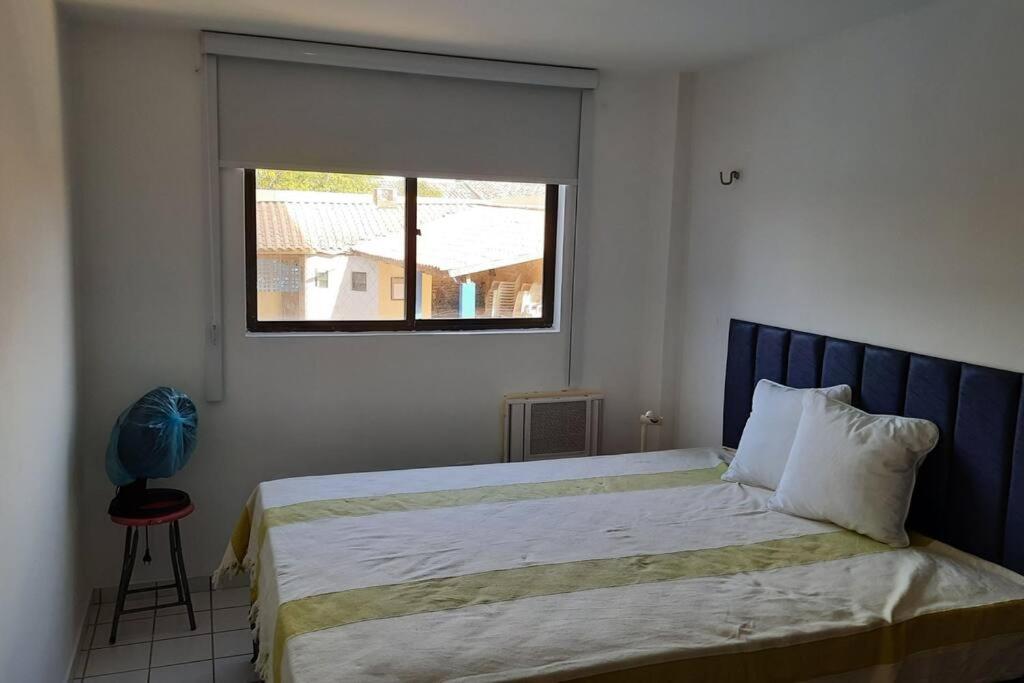 Apartamento azul no condomínio Mar de Cotovelo