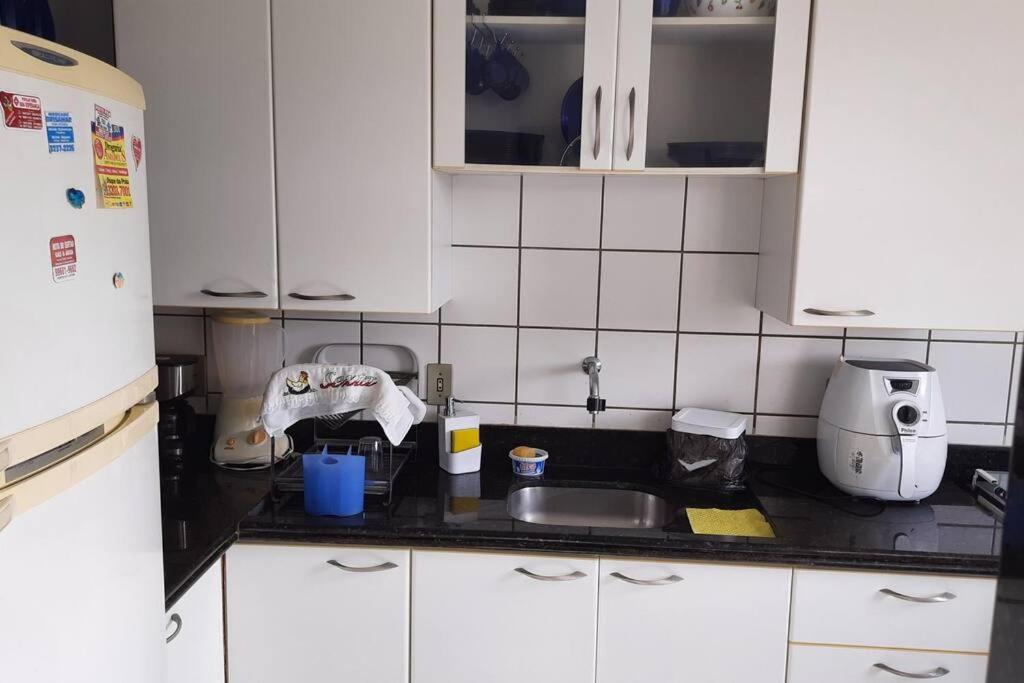 Apartamento azul no condomínio Mar de Cotovelo