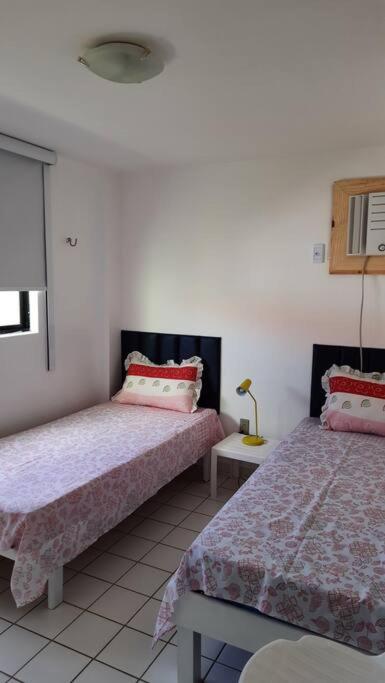 Apartamento azul no condomínio Mar de Cotovelo