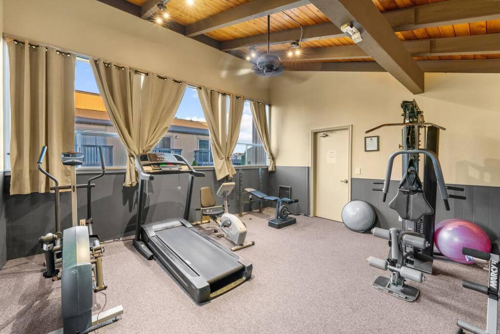 Casa Bella Homes - Top floor 2-BR 1 Bath Condo, Centrally located view 4