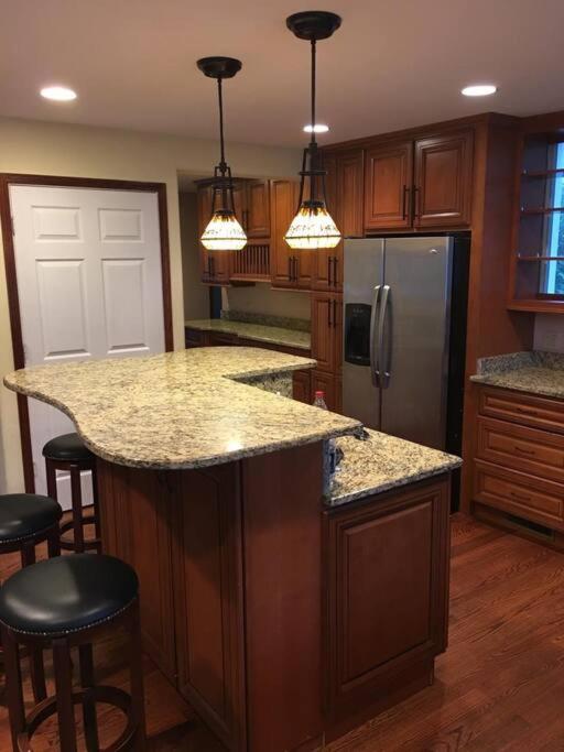 Family & friends unite on beautiful Diamond Lake view 2