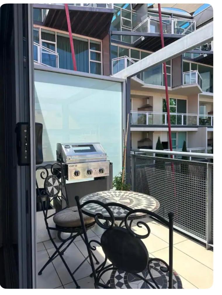 Boxwood IXL Luxe Hobart Waterfront Apartment