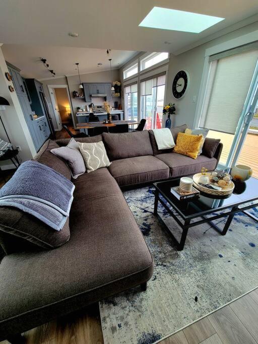 2 Bedroom 2 Bathroom Oceanfront Oasis