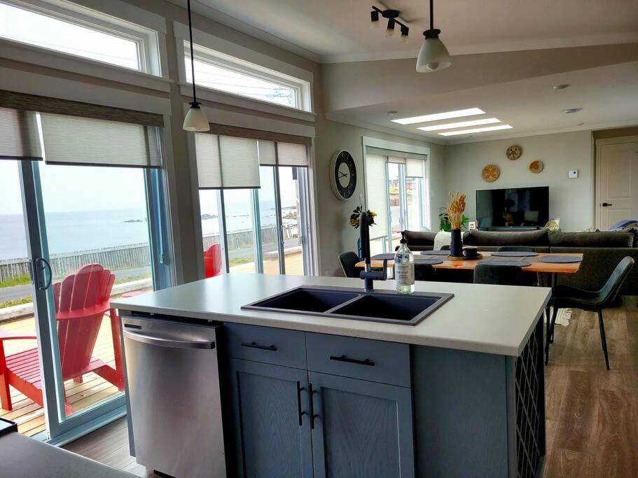 2 Bedroom 2 Bathroom Oceanfront Oasis