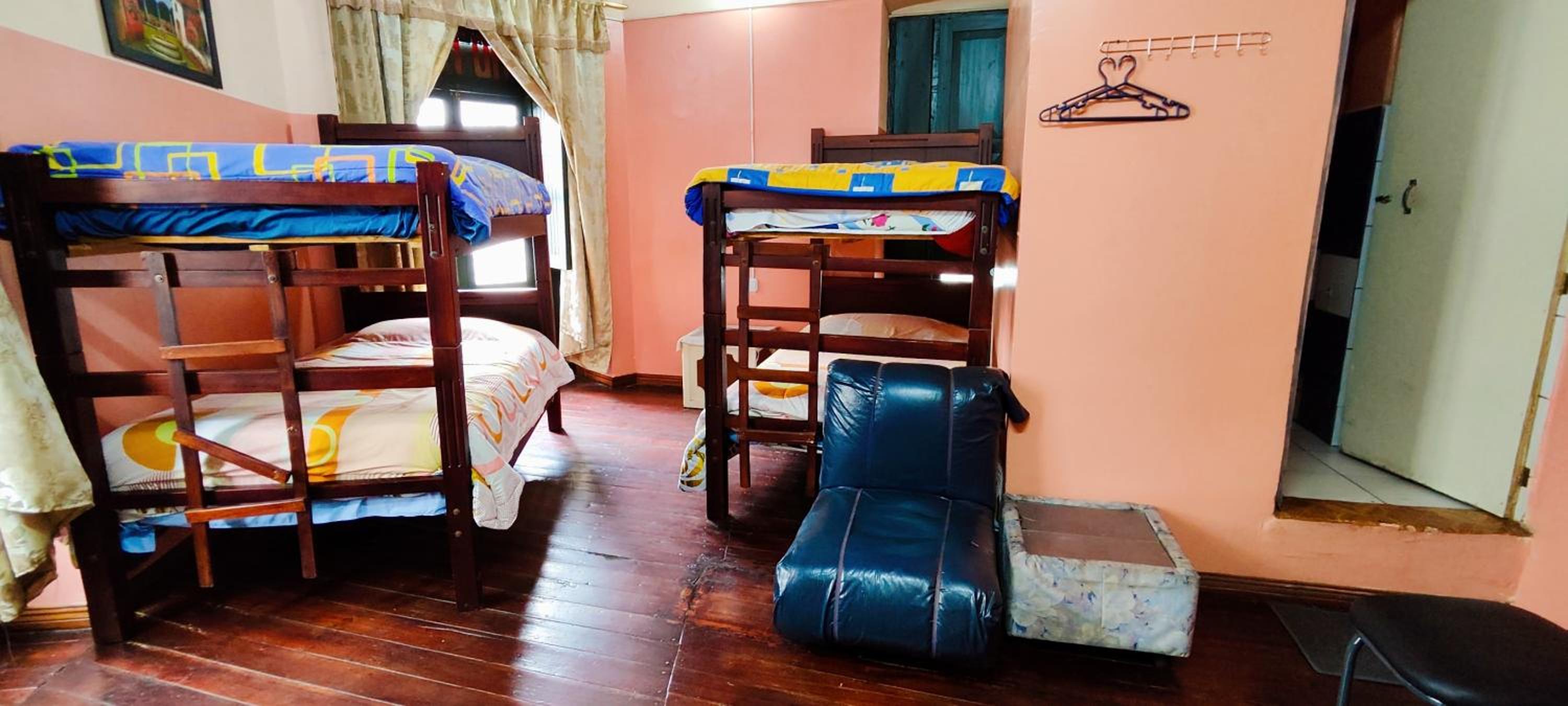 Hostal Latitud Ecuem