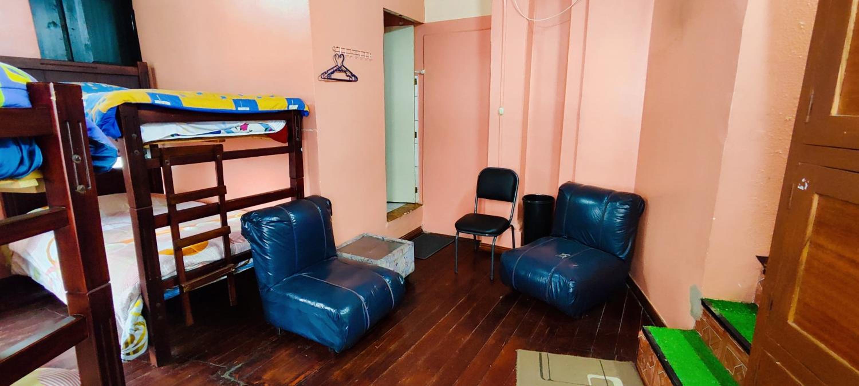 Hostal Latitud Ecuem