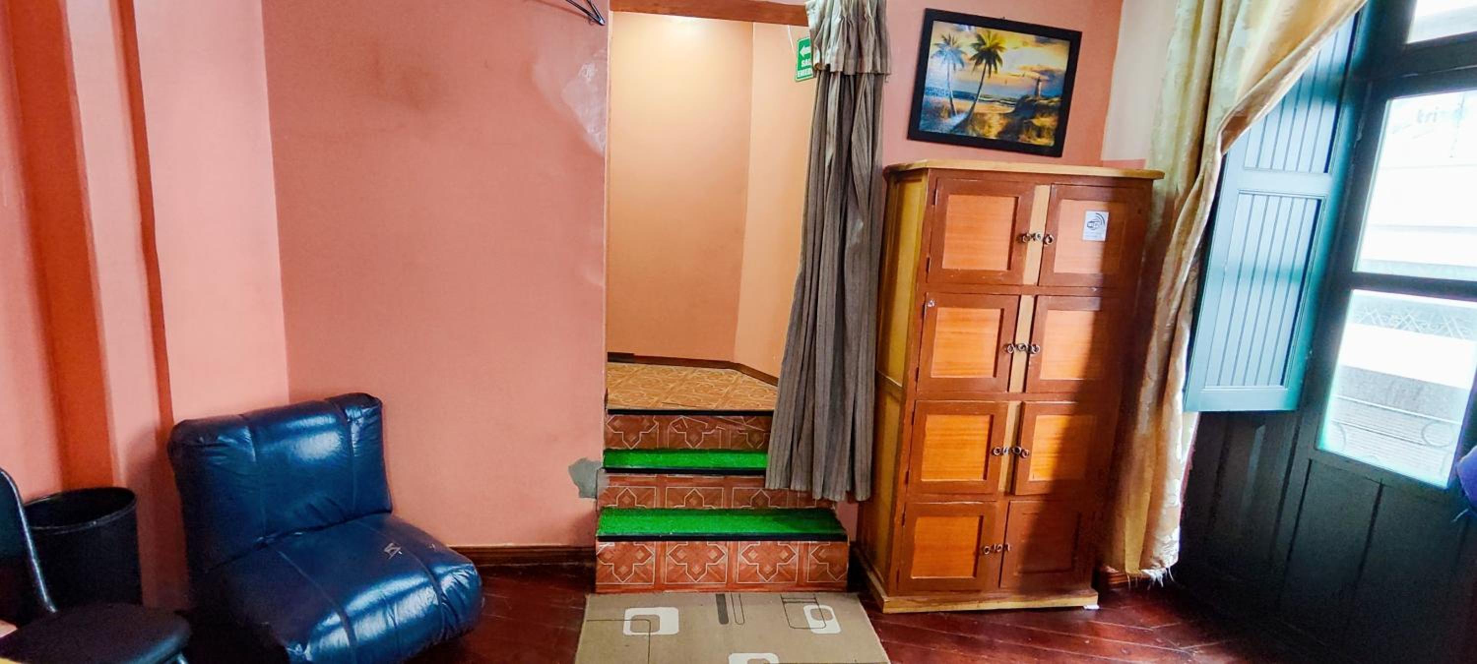Hostal Latitud Ecuem