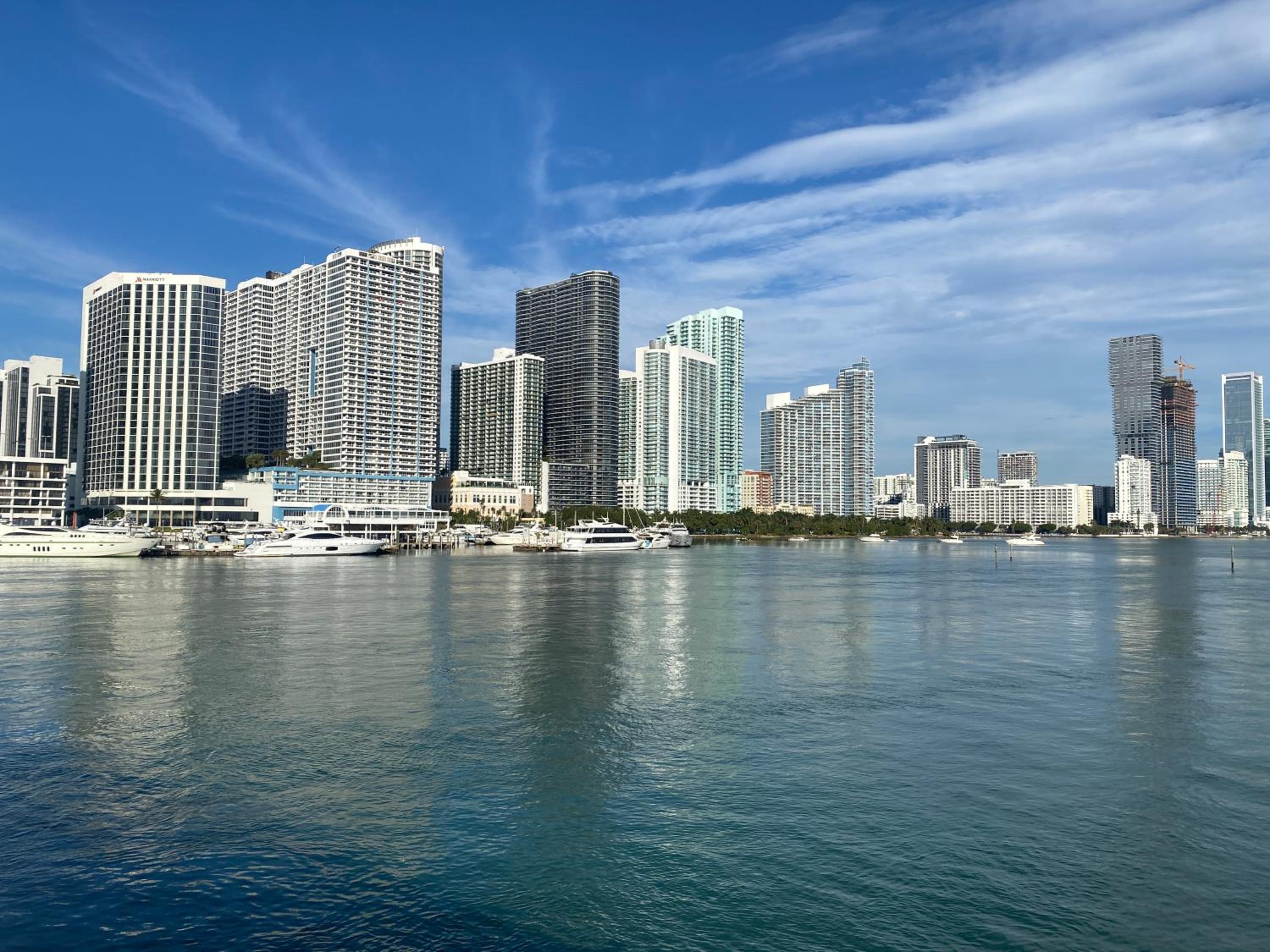 Brickell Apt with Bay Views, Pool, Free Parking