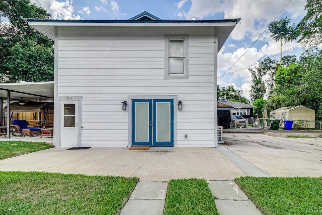 Palm Studio Apartment near Lake Hollingworth