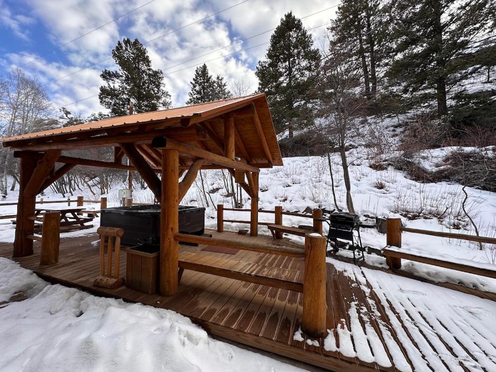 Ute Bluff Lodge, Cabins and RV park