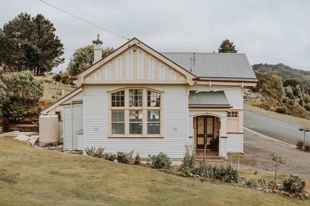 The Post Office Waratah - Luxury Wilderness Escape