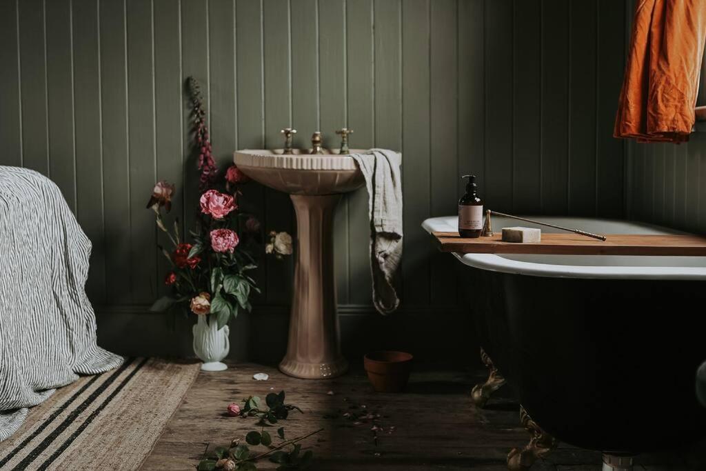 The Post Office Waratah - Luxury Wilderness Escape