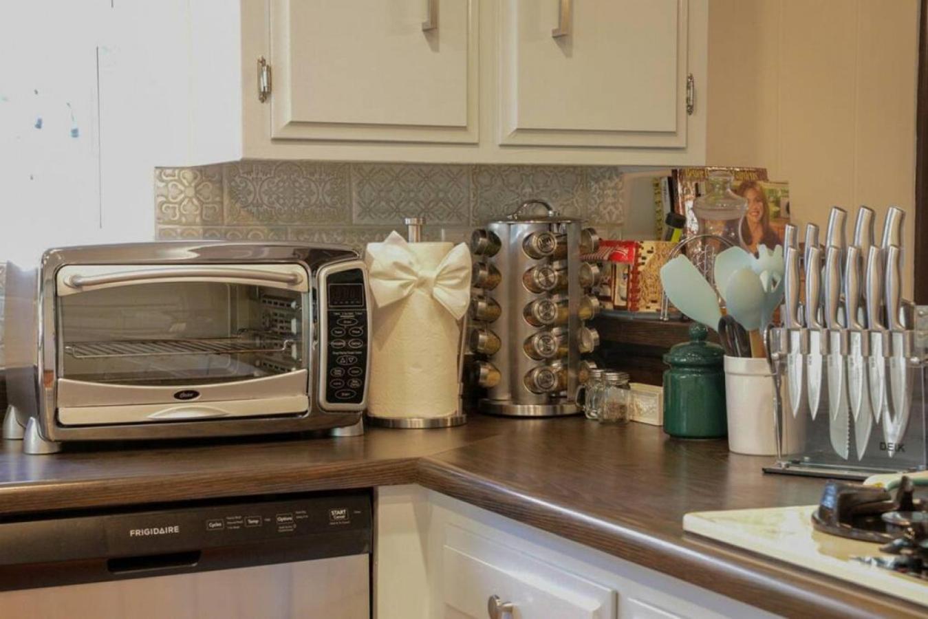 Lake Arrowhead · REDESIGNED! Hot Tub ~ Walk to Lake ~ Dog Friendly