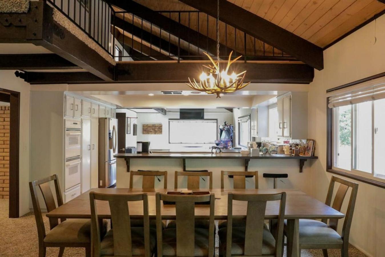 Lake Arrowhead · REDESIGNED! Hot Tub ~ Walk to Lake ~ Dog Friendly