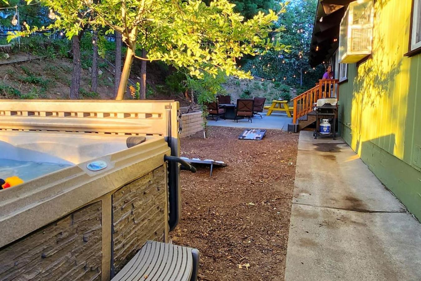 Lake Arrowhead · REDESIGNED! Hot Tub ~ Walk to Lake ~ Dog Friendly
