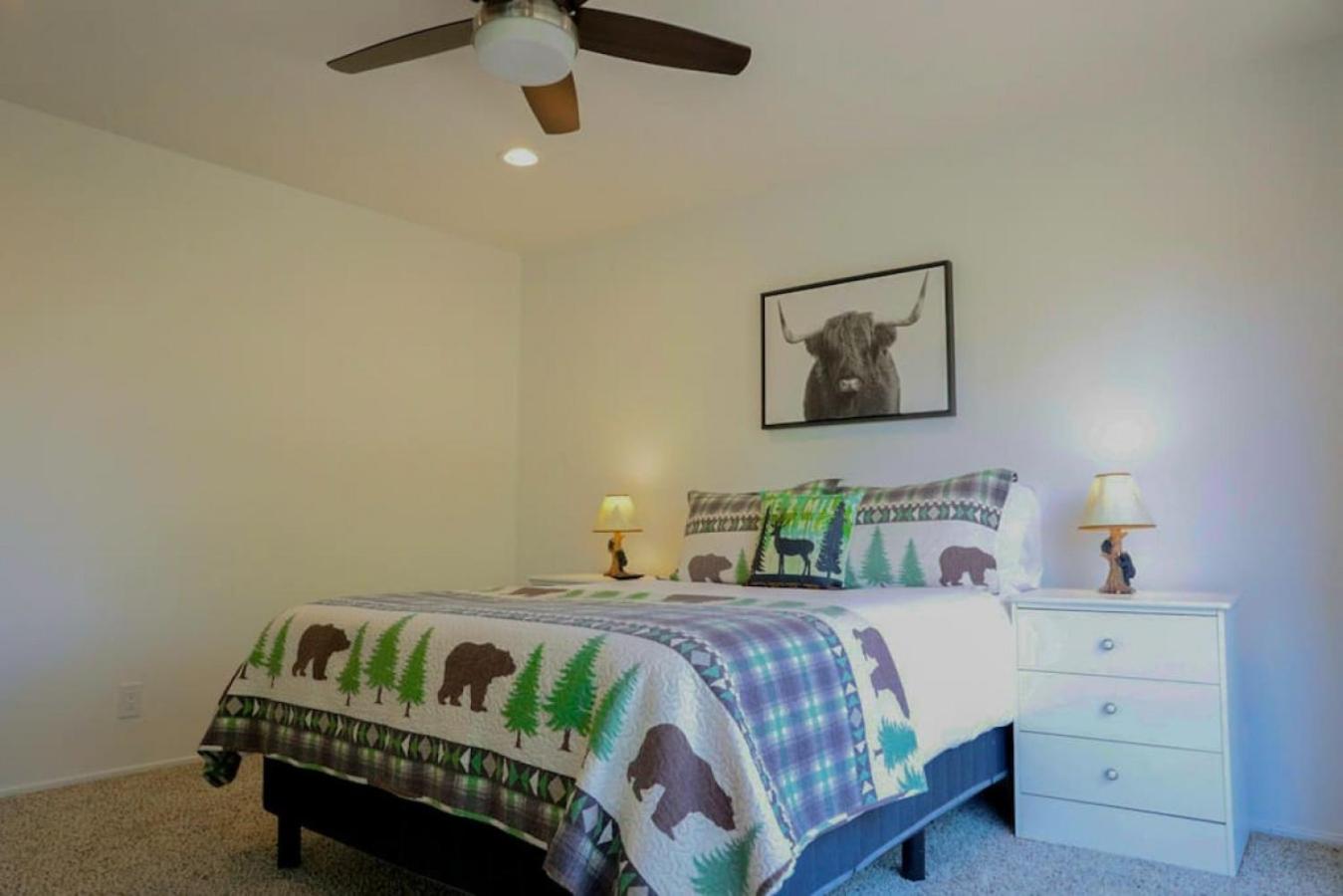 Lake Arrowhead · REDESIGNED! Hot Tub ~ Walk to Lake ~ Dog Friendly