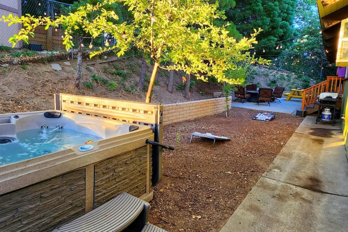 Lake Arrowhead · REDESIGNED! Hot Tub ~ Walk to Lake ~ Dog Friendly