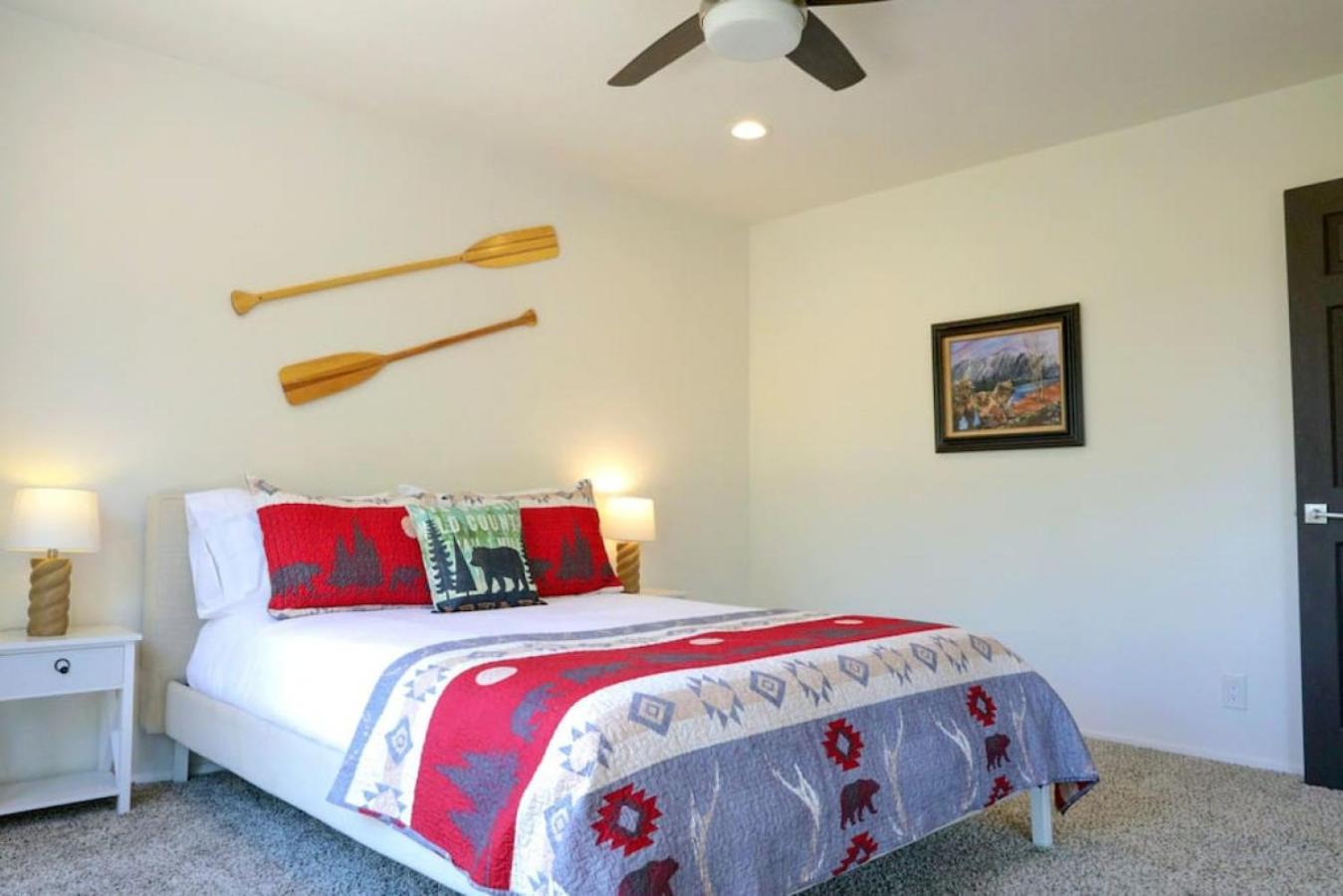 Lake Arrowhead · REDESIGNED! Hot Tub ~ Walk to Lake ~ Dog Friendly