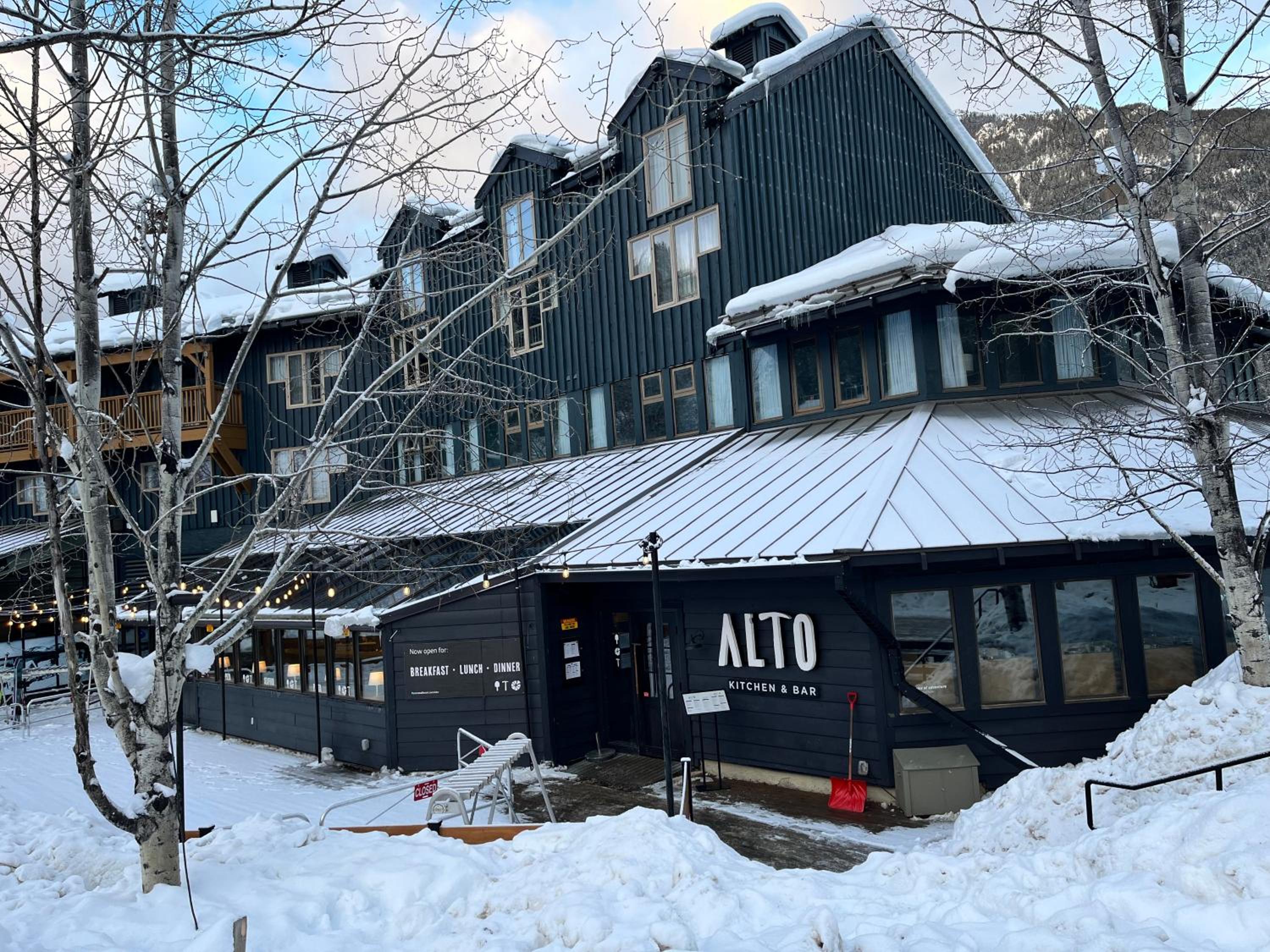 Perfect Ski or Bike in-out Hot Tub Pool