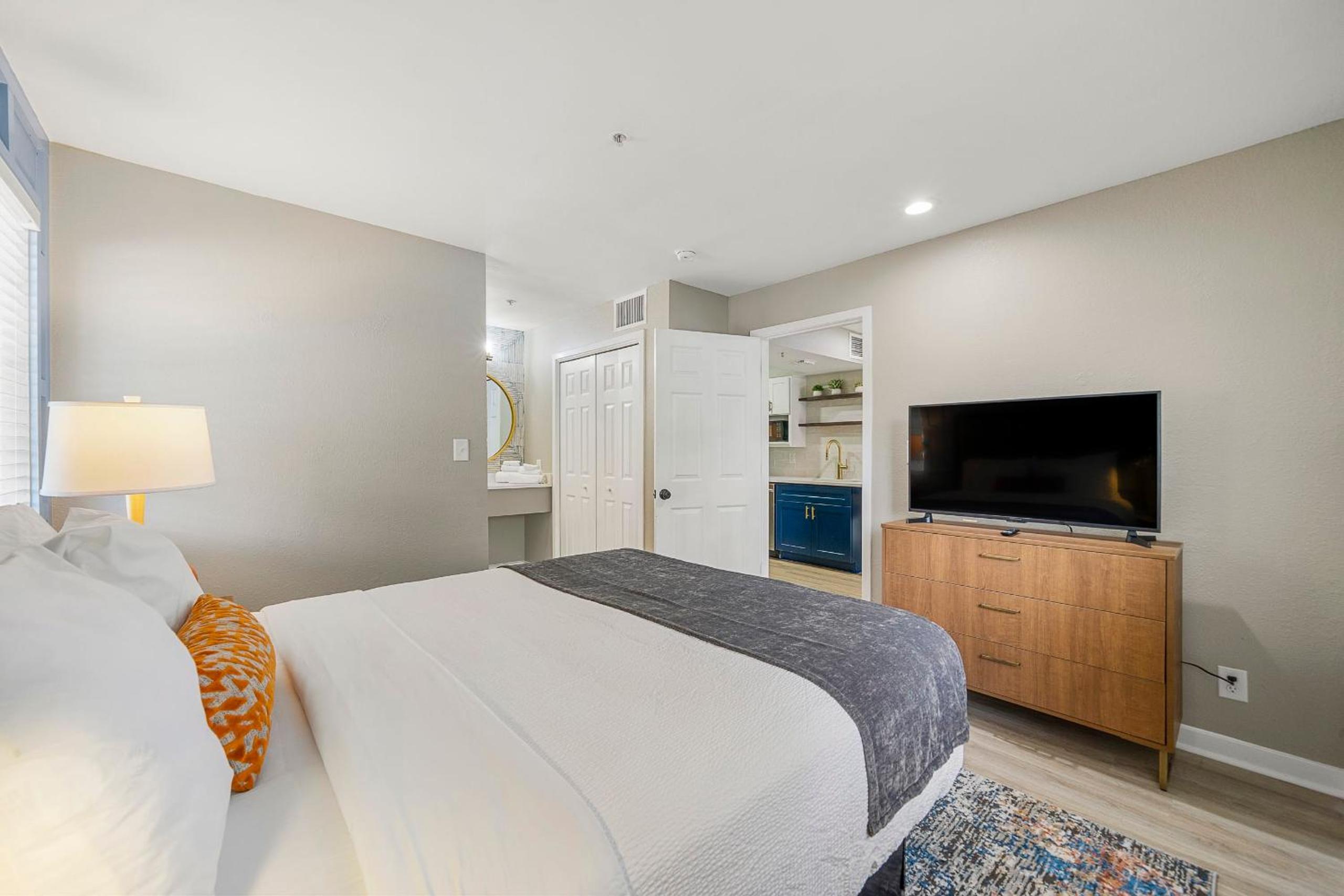 Chic Condo Retreat in Central Buckhead Atlanta view 3