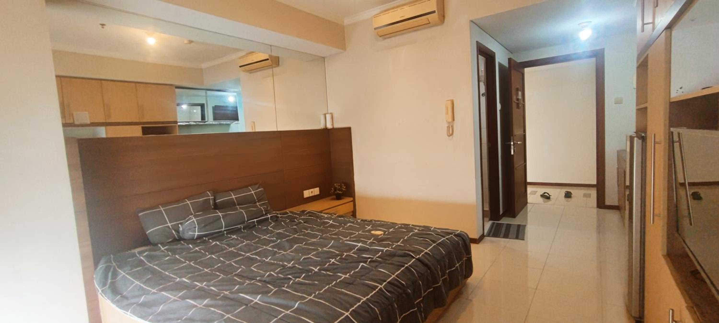 Royal Deluxe & Private Apartments - West Jakarta