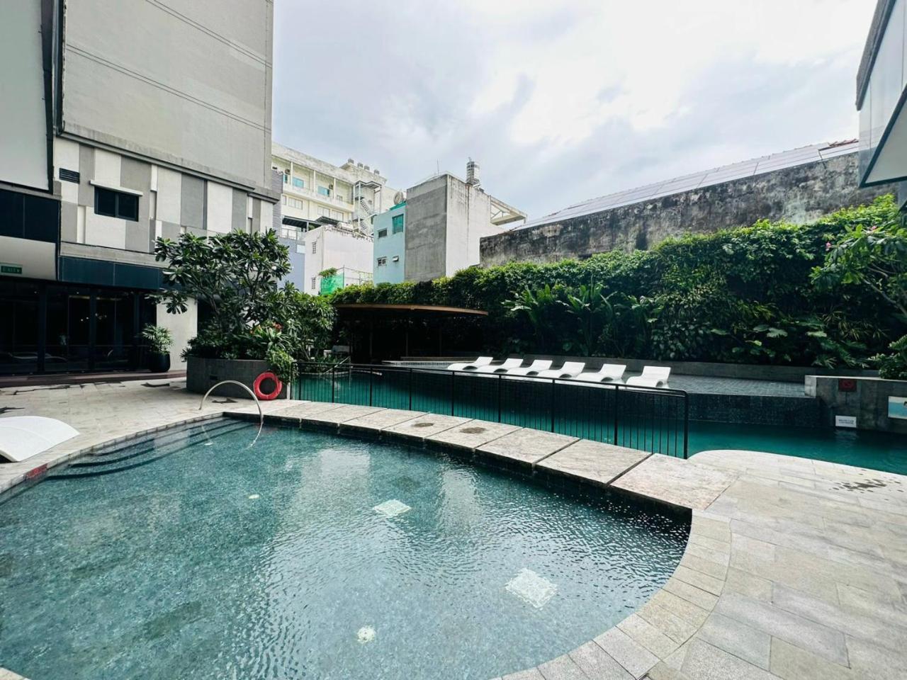 Luxury 2 or 3BR Apartment in Dist 1, Pool and airport pickup